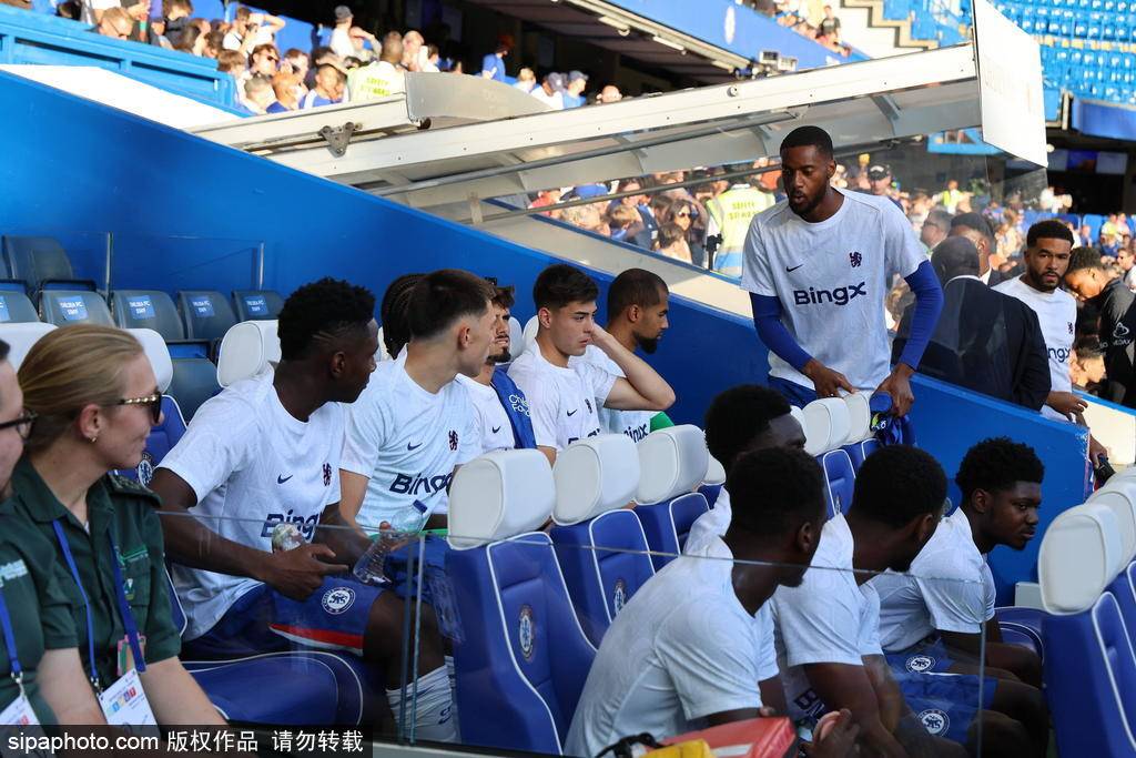 达斯坦·萨特帕耶夫：切尔西新星在欧冠舞台上的闪耀表现