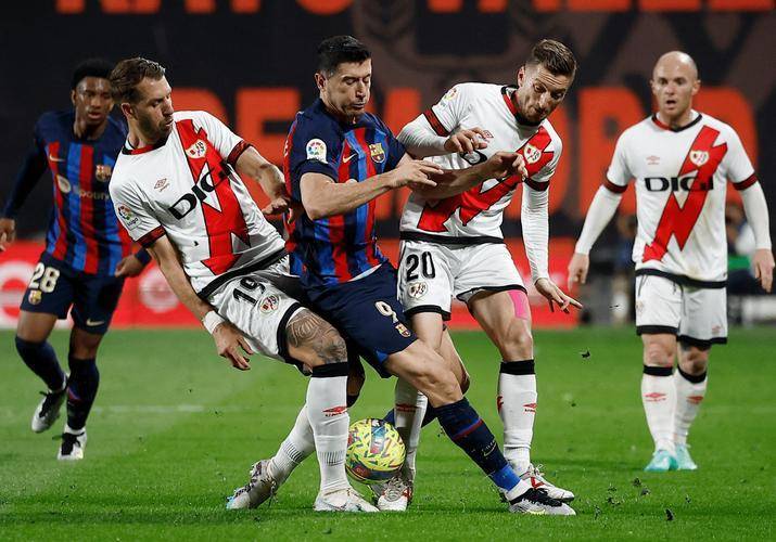 西甲焦点战前瞻：毕尔巴鄂 VS 巴列卡诺，谁能抢占先机？